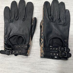 Black leather gloves with cheetah